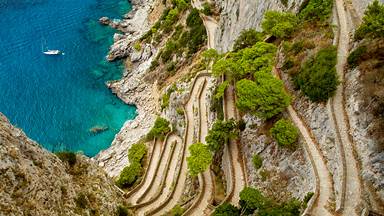 The Via Krupp footpath on Capri island, Italy (© Mikolaj Niemczewski/Shutterstock)