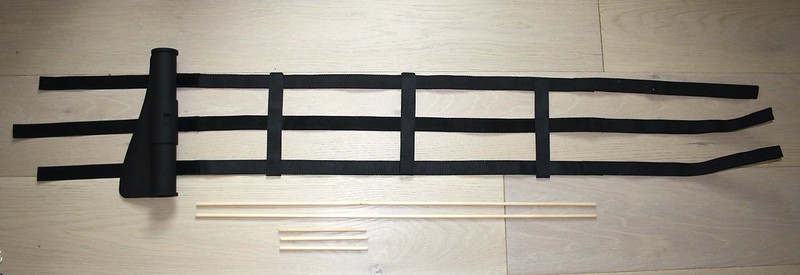 Alignment of main and cross straps.