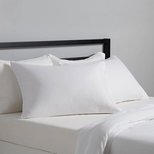 amazon-basics-lightweight-super-soft-easy-care-standard-bright-white-1