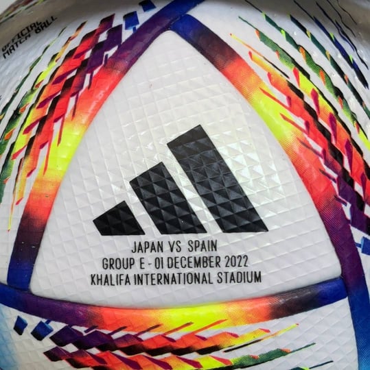 adidas-fifa-world-cup-2022-al-rihla-pro-soccer-ball-white-pantone-1