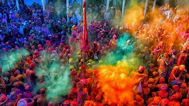 Celebrating Holi in Mathura, Uttar Pradesh, India (© Avishek Das/SOPA Images/LightRocket via Getty Images)