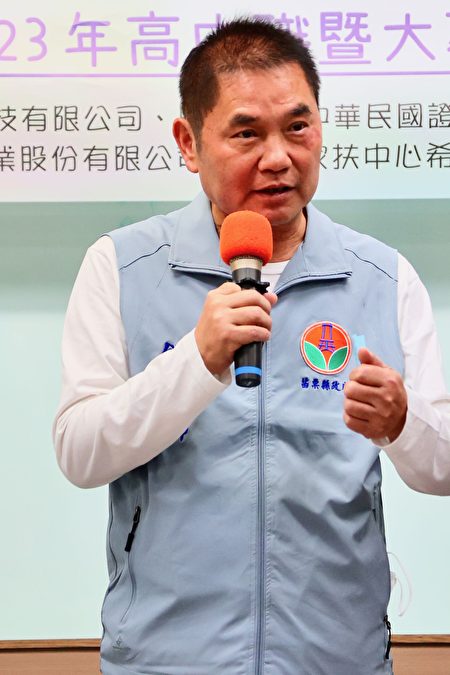 2 苗栗县长钟东锦感谢各界的捐助帮助家扶学子，珍惜就学，充实自己，光明前程 