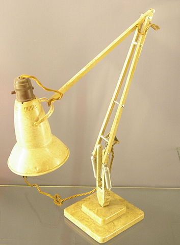 https://upload.wikimedia.org/wikipedia/commons/thumb/c/cc/Anglepoise_1227.jpg/353px-Anglepoise_1227.jpg