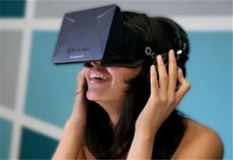 Oculus Rift（图取自百度百科）