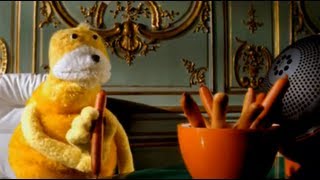 Mr Oizo "Flat beat" official video directed by Quentin Dupieux with Flat Eric