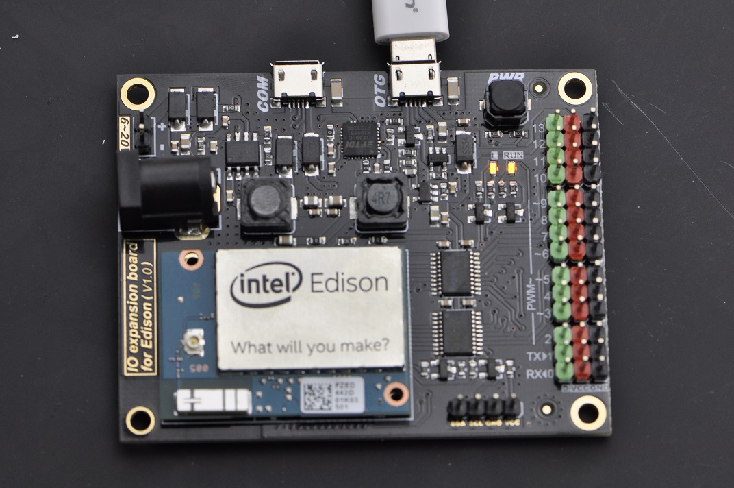 DFR0338_IO_expansion_shield_For_Edison_Quicktest_Board_Blink.jpg