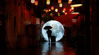 Moon installation for the Mid-Autumn Festival in Kuala Lumpur, Malaysia (© Lim Huey Teng/Reuters)