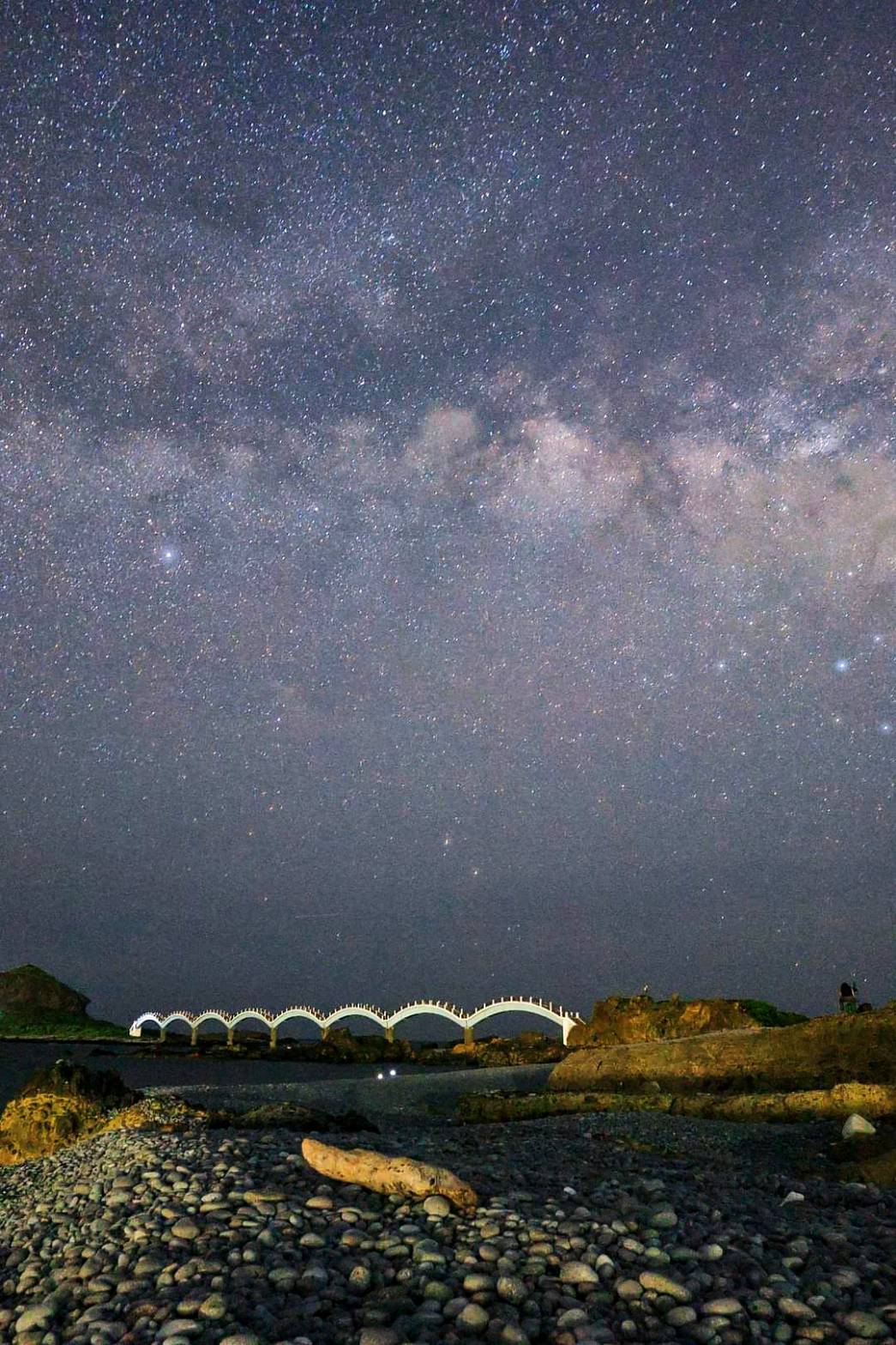 台湾台东县三仙台壮观的银河美景。（苏家弘提供）