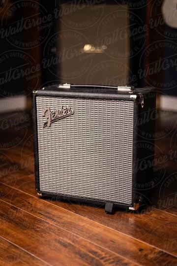 fender-rumble-15-v3-bass-combo-1