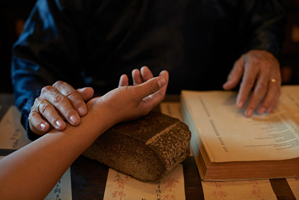 “肾藏精、主生长、发育、生殖。”房劳太过则肾精不足，久之则肾虚 。(Shutterstock)