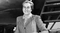 “La Instrucción de la Mujer”: el rupturista texto publicado por la Premio Nobel Gabriela Mistral a los 17 años que le valió el rechazo de la sociedad conservadora chilena