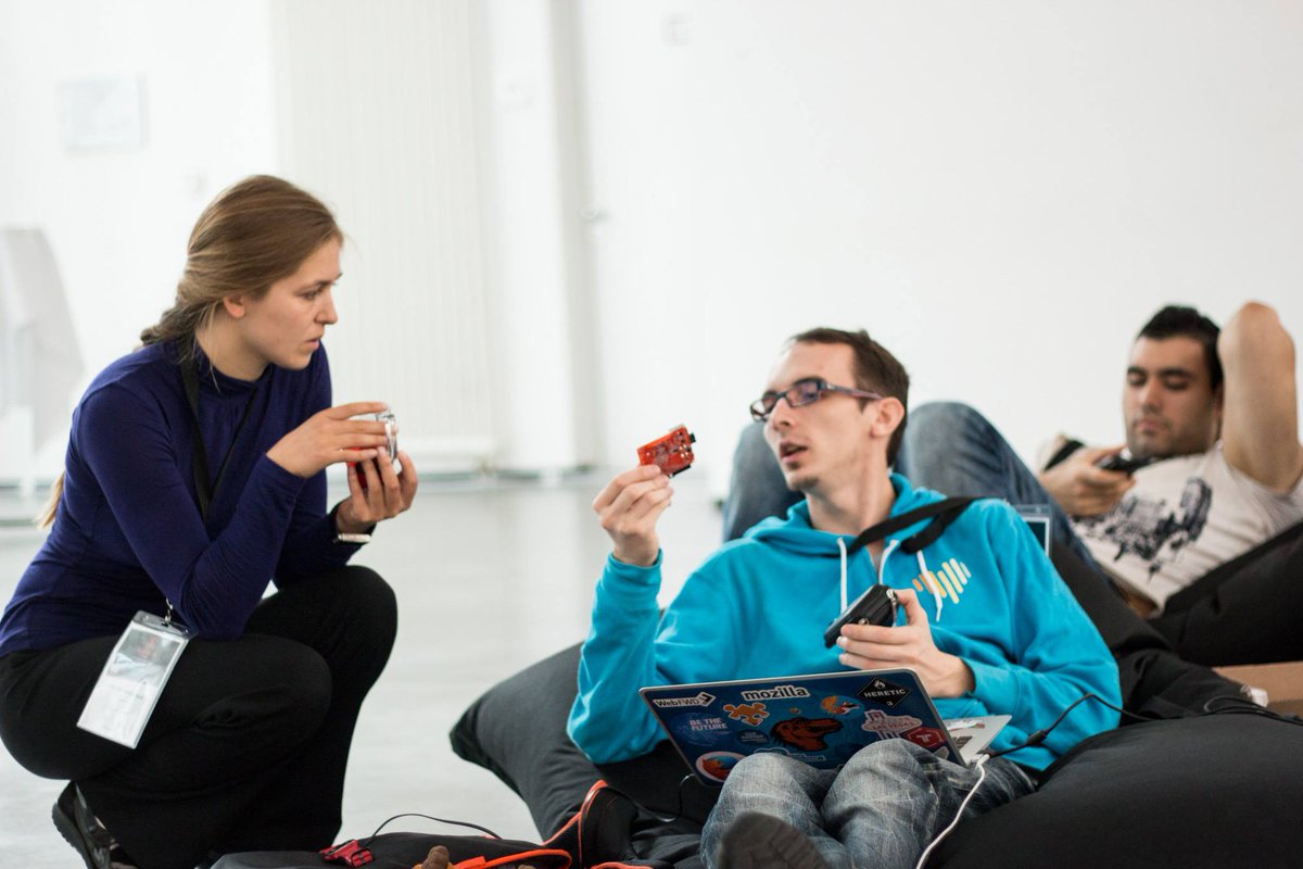 Kelsey Breseman and Flaki (István Szmozsánszky) discussing Tessel at RuhrJS