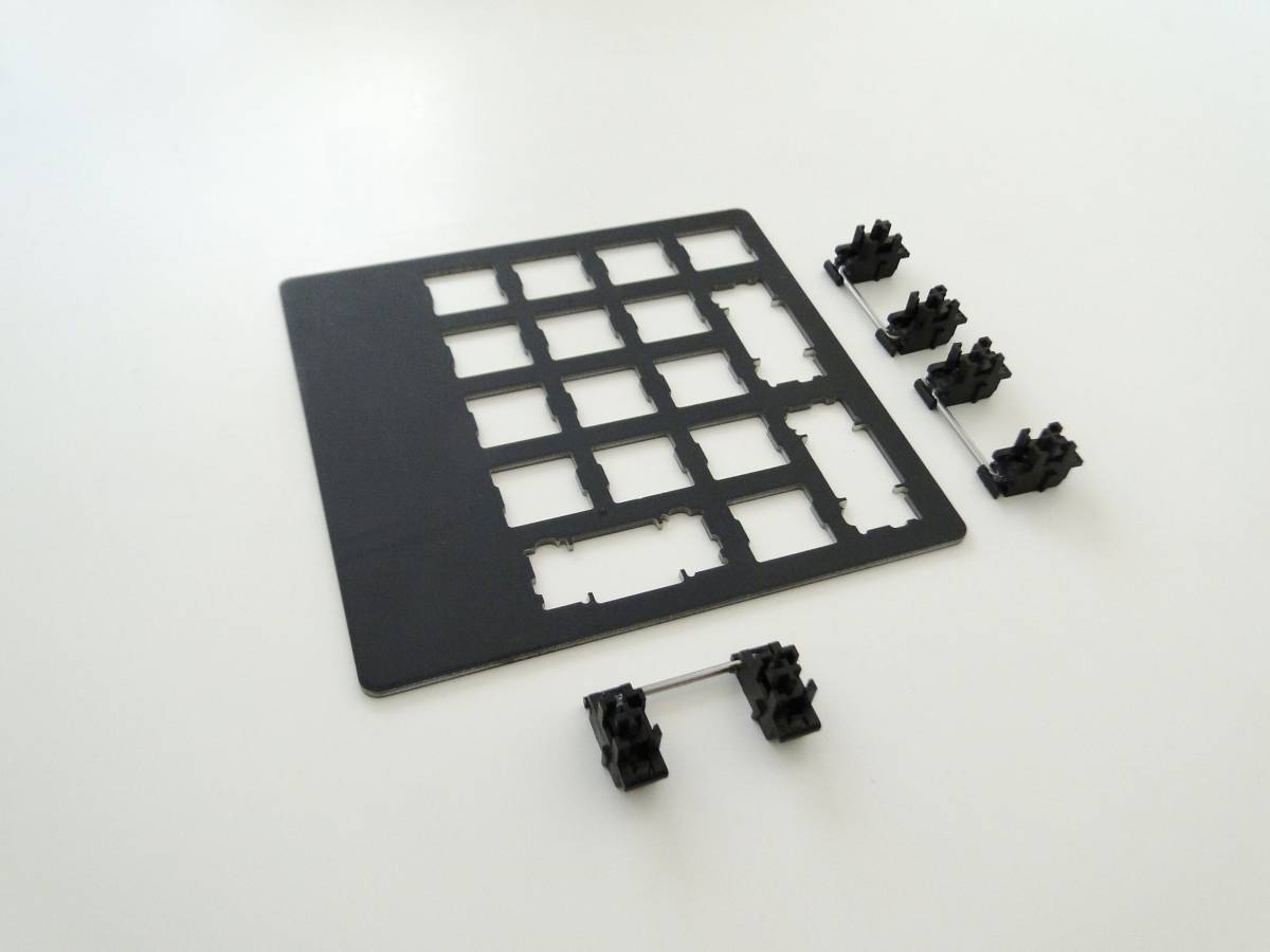 Arrange the top plate and the stabilizers as shown.