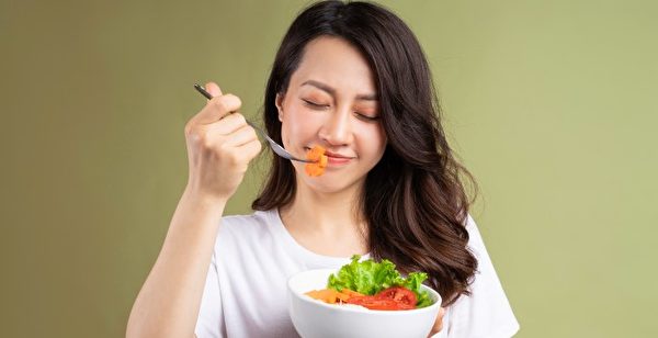 饮食才是保养肌肤最重要的事。(Shutterstock)