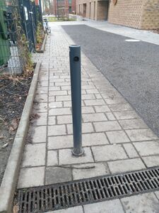 Removable bollard