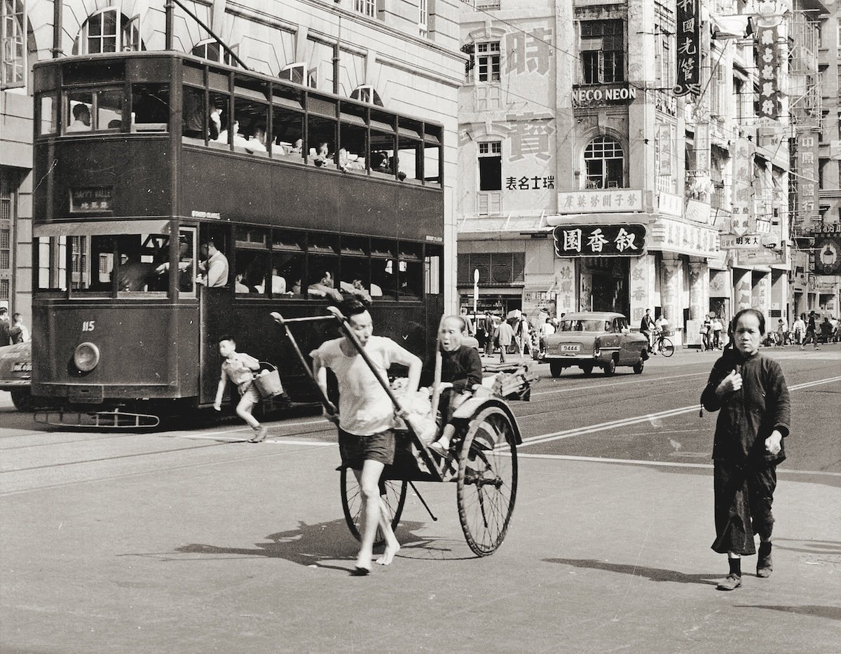 1950年代的战后电车。（天地图书提供）