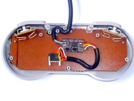 https://raw.github.com/chiva/snes2usb/gh-pages/images/gamepad-inside.jpg