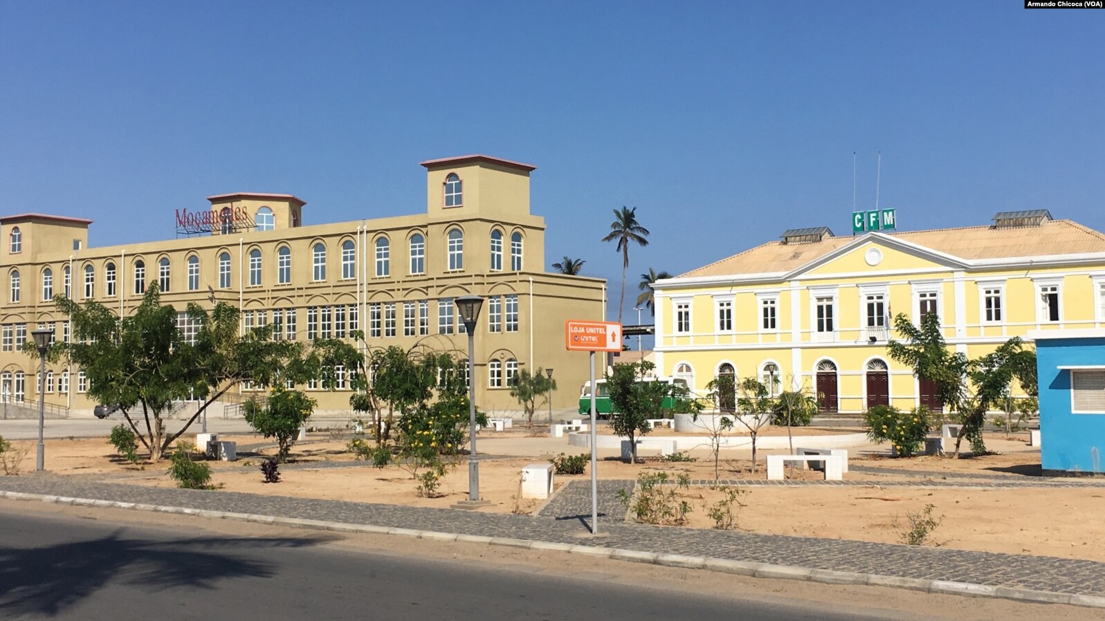 Nova estação de comboio e a antiga