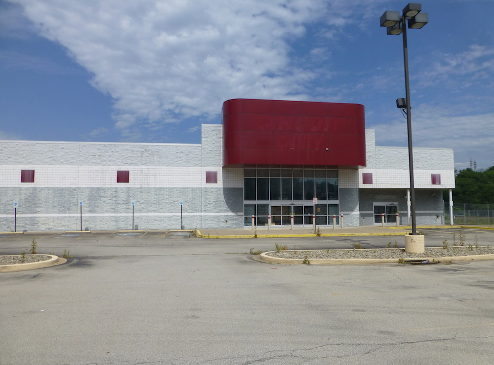 abandoned circuit city storefront