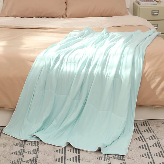 catalonia-reversible-cooling-blanket-lightweight-summer-comforter-for-hot-sleepers-silky-soft-summer-1