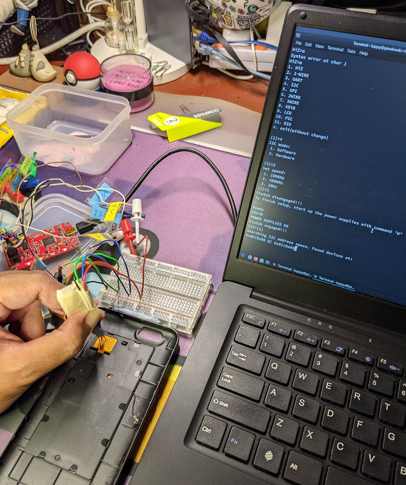 Probing LoRa Backplate with Bus Pirate