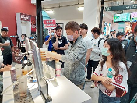 球季期间全场域内之饮料(包括啤酒、汽水、手摇饮等)。