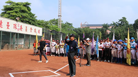 裁判长报告。