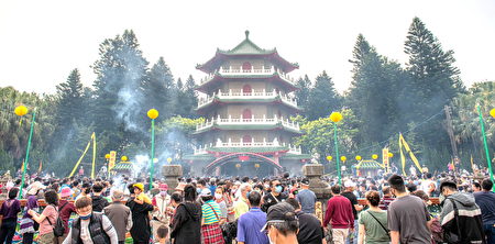 约有近8,000名叶家后代从世界各地抵达新屋祭祖。