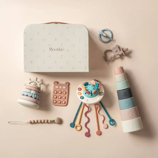 moonkie-gift-set-best-baby-montessori-toys-1