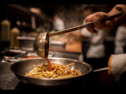 PBS Newshour: Chicago taps social media for restaurant inspections