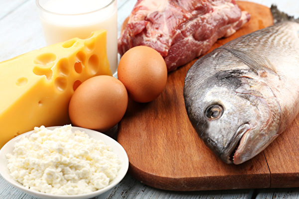 罹患慢性肾脏病、肾功能衰退的人，在饮食上一定要少吃蛋白质。(Shutterstock)