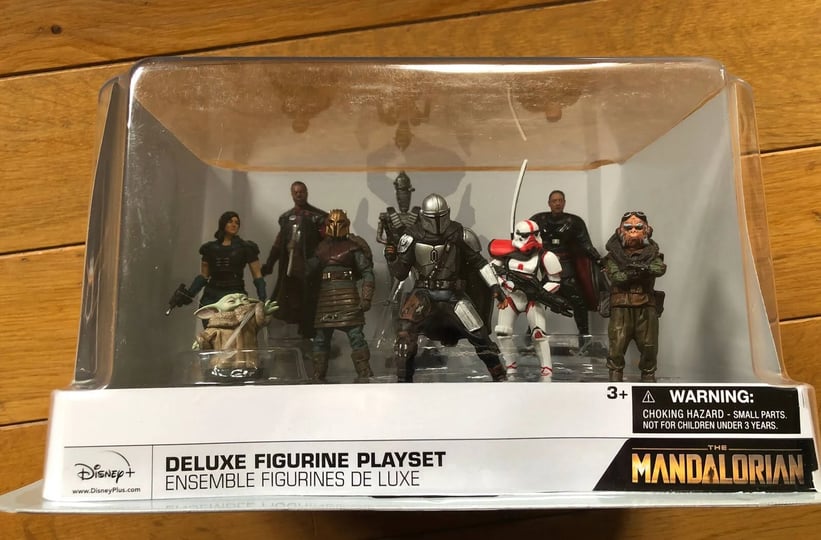 disney-store-star-wars-the-mandalorian-deluxe-figurine-playset-8-figures-features-iconic-characters--1