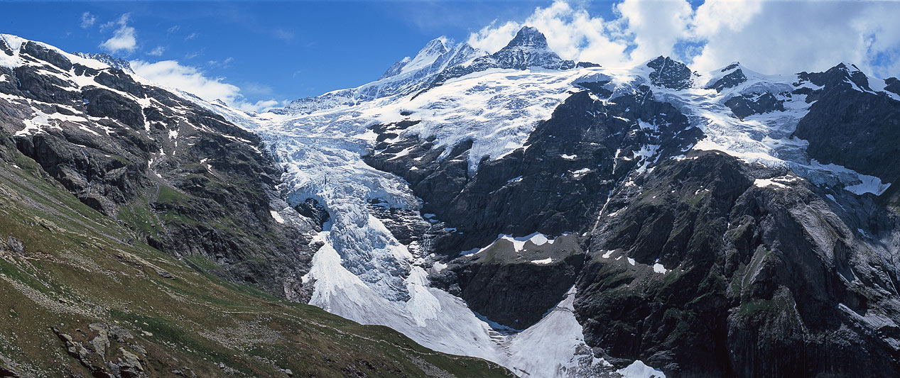 Upper icefall as seen from Glecksteinhütte, July 2005