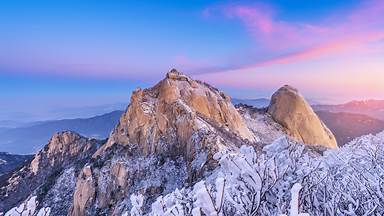 Bukhansan National Park, South Korea (© TRAVEL TAKE PHOTOS/Shutterstock)