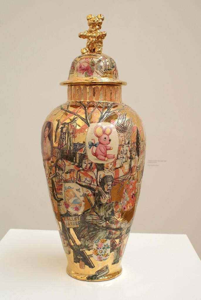 陶瓷作品：《艾莉森女孩们的复仇（Revenge of the Alison Girls ）》， 2000