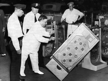 LaGuardia Smashing Pinball Machine