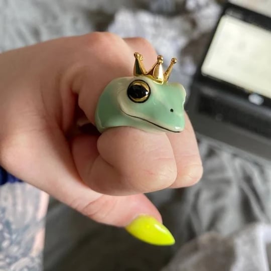 cute-crown-frog-ring-1