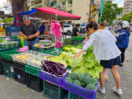 受到凯米台风影响，蔬菜、水果涨幅扩大，7月消费者物价指数（CPI）年增率达2.52%。