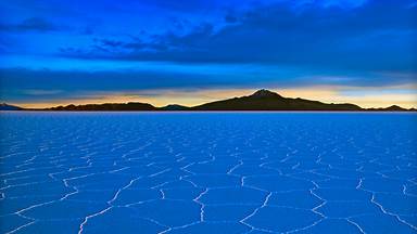 Salar de Uyuni in Bolivia (© Theo Allofs/Minden Pictures)