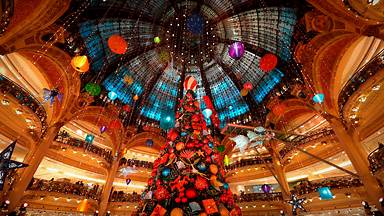 Christmas tree of the Galeries Lafayette in Paris, France (© Geoffroy Van der Hasselt/AFP via Getty Images)