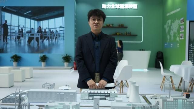 严穆所在的展位是数百家参展的绿色储能公司其中之一。