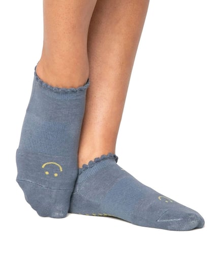 pointe-studio-happy-grip-socks-blue-dust-s-m-1