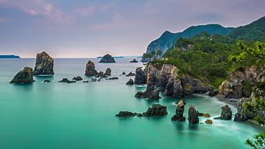 Omijima Island in Kita-Nagato Kaigan Quasi-National Park, Japan (© Sean Pavone Photo/Adobe Stock)