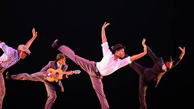 The Alvin Ailey American Dance Theater rehearsing 'Uptown,' 2009, New York (© STAN HONDA/AFP via Getty Images)