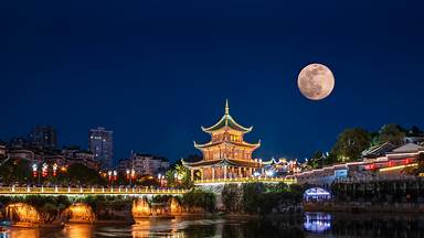 Jiaxiu Tower under a full moon, Guiyang, Guizhou province, China (© Wang Yukun/Getty Images)