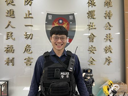 警员洪煜勋表示当时见状没有想太多，学了那么多年的CPR竟然真的派上用场。