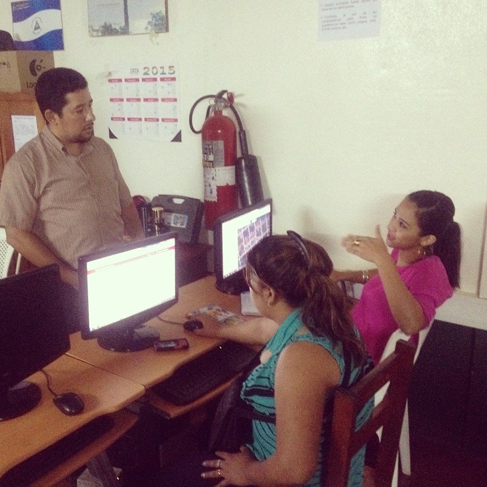 Students of a Peace Corps Volunteer in Nicaragua add their community to the map using the iD editor.