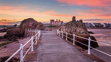 La Rocque Harbour, St. Clement, Island of Jersey (© Reinhard Schmid/Huber/eStock Photo)