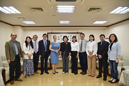 美国在台协会 (AIT)台北办事处长孙晓雅，日前率团至云林县政府拜会，与县长张丽善及县府团队针对各项议题交换意见。