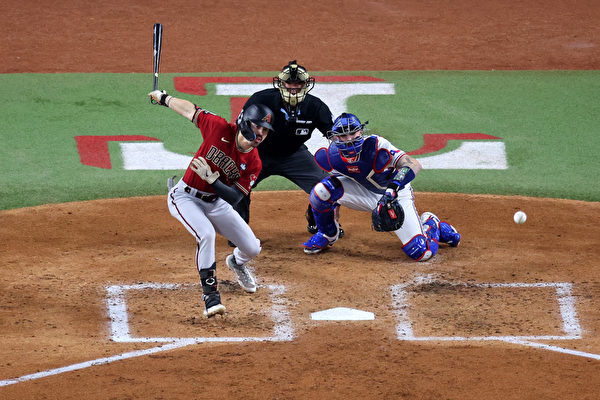 组图：首位打进MLB世界大赛台裔球员卡洛尔